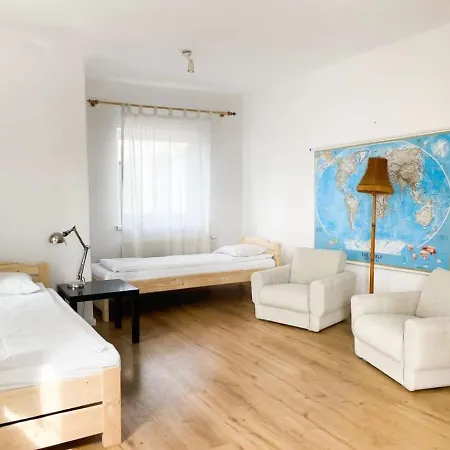 Duzy Apartament Z Ogrodkiem I Parkingiem By Noclegi Renters *
